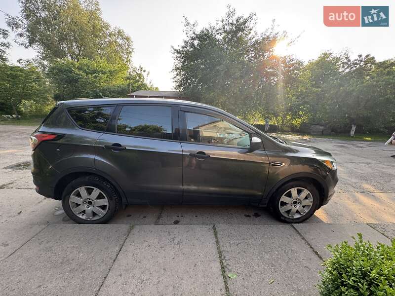 Внедорожник / Кроссовер Ford Escape 2017 в Хмельницком