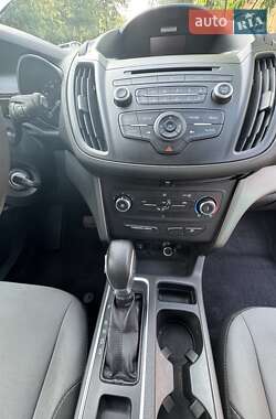 Внедорожник / Кроссовер Ford Escape 2017 в 