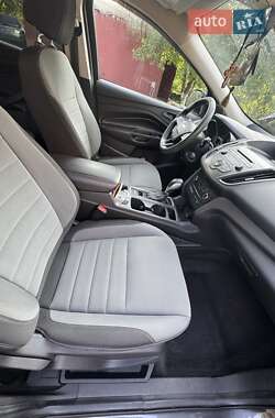 Внедорожник / Кроссовер Ford Escape 2017 в 