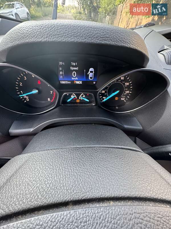 Внедорожник / Кроссовер Ford Escape 2017 в Хмельницком