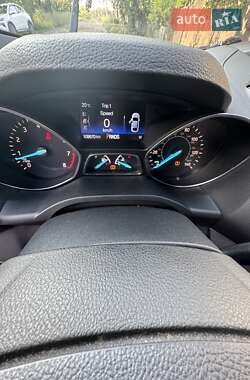 Внедорожник / Кроссовер Ford Escape 2017 в 