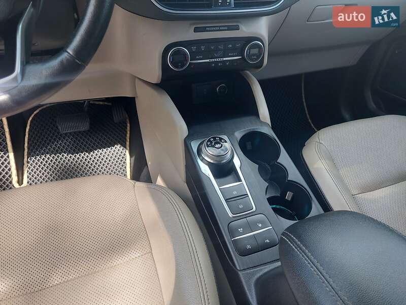 Позашляховик / Кросовер Ford Escape 2019 в Рівному