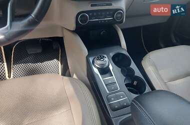 Внедорожник / Кроссовер Ford Escape 2019 в 