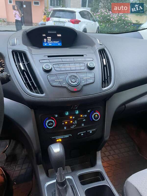 Внедорожник / Кроссовер Ford Escape 2017 в Киеве