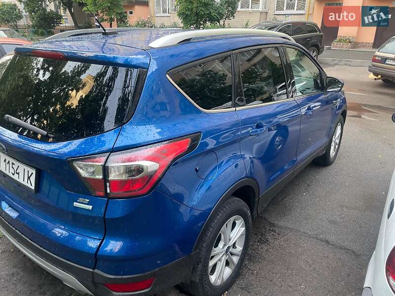 Внедорожник / Кроссовер Ford Escape 2017 в Киеве