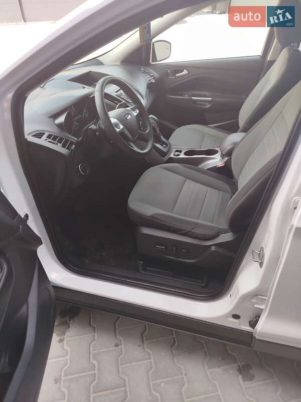 Внедорожник / Кроссовер Ford Escape 2016 в Дубно