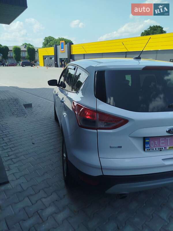 Внедорожник / Кроссовер Ford Escape 2016 в Дубно