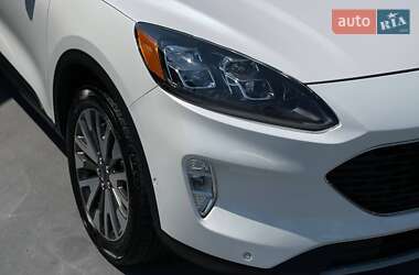 Внедорожник / Кроссовер Ford Escape 2020 в 
