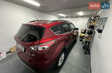 Внедорожник / Кроссовер Ford Escape 2016 в 