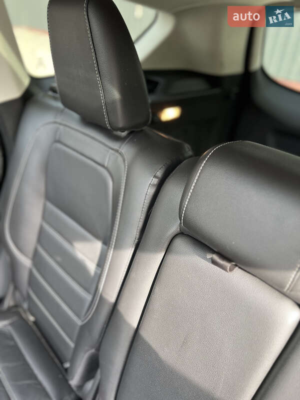 Позашляховик / Кросовер Ford Escape 2017 в Рівному