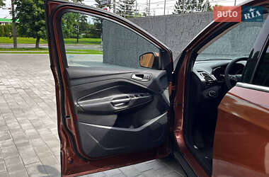 Внедорожник / Кроссовер Ford Escape 2016 в 