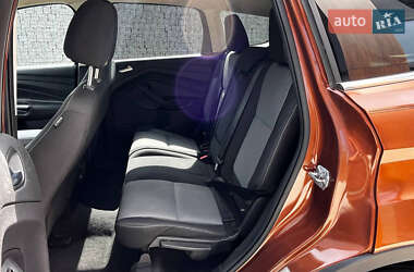 Внедорожник / Кроссовер Ford Escape 2016 в 