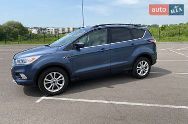 Внедорожник / Кроссовер Ford Escape 2018 в 