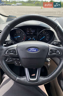Внедорожник / Кроссовер Ford Escape 2018 в 