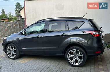 Внедорожник / Кроссовер Ford Escape 2017 в 