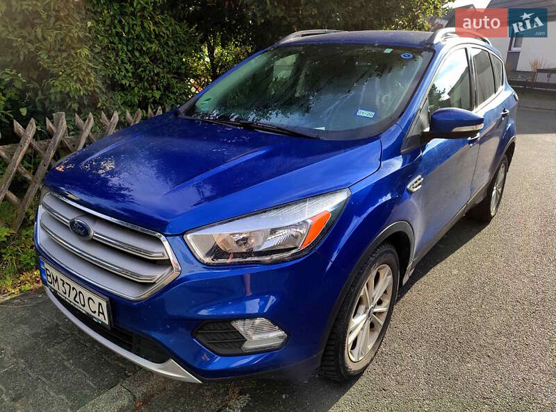 Внедорожник / Кроссовер Ford Escape 2017 в 