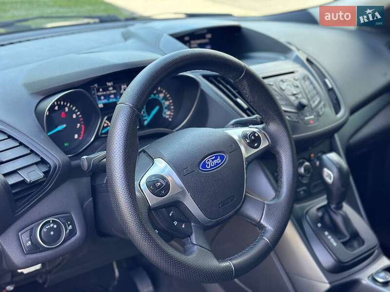 Внедорожник / Кроссовер Ford Escape 2016 в Николаеве