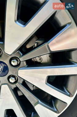 Внедорожник / Кроссовер Ford Escape 2020 в 