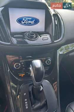 Позашляховик / Кросовер Ford Escape 2015 в 