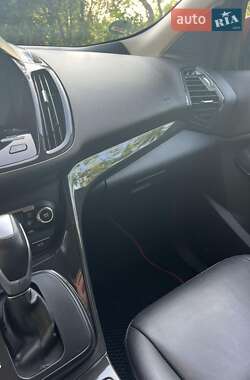 Позашляховик / Кросовер Ford Escape 2015 в 