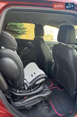 Позашляховик / Кросовер Ford Escape 2015 в 