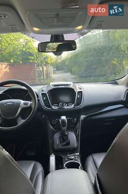 Позашляховик / Кросовер Ford Escape 2015 в 