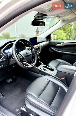 Внедорожник / Кроссовер Ford Escape 2021 в 