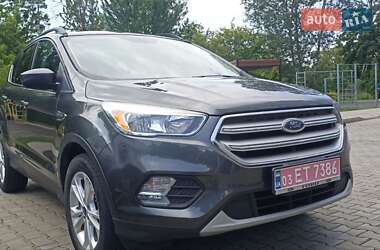 Внедорожник / Кроссовер Ford Escape 2018 в 