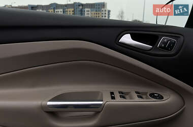 Позашляховик / Кросовер Ford Escape 2014 в 