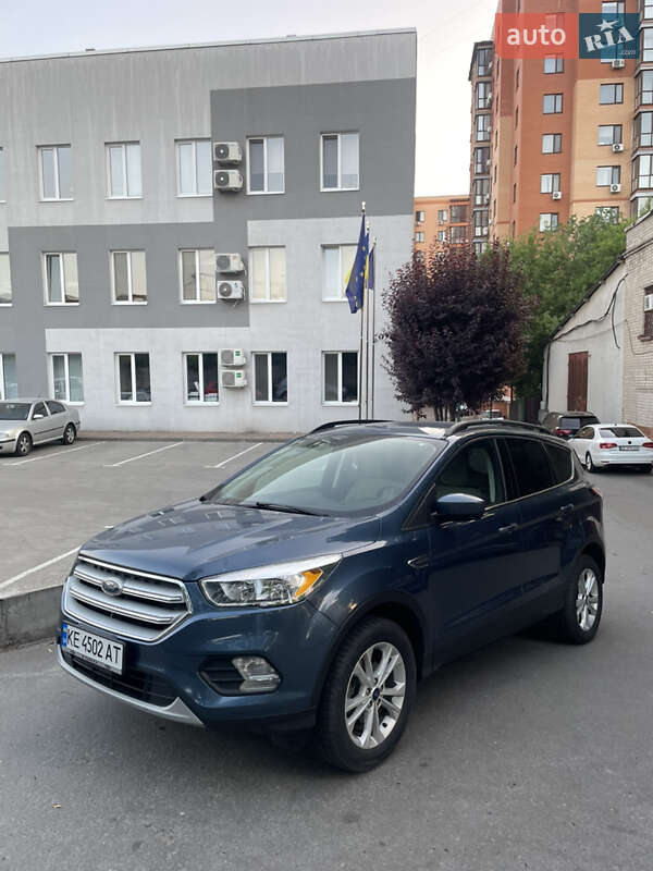 Внедорожник / Кроссовер Ford Escape 2018 в 