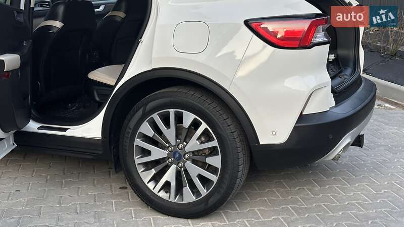 Внедорожник / Кроссовер Ford Escape 2020 в Вишневом