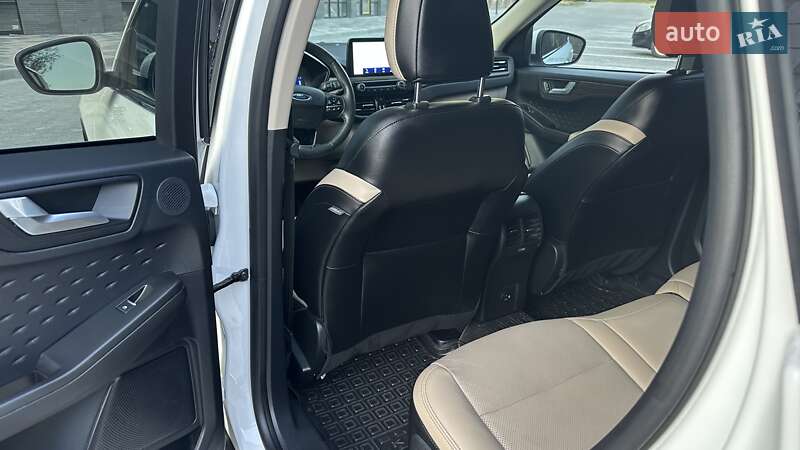 Внедорожник / Кроссовер Ford Escape 2020 в Вишневом