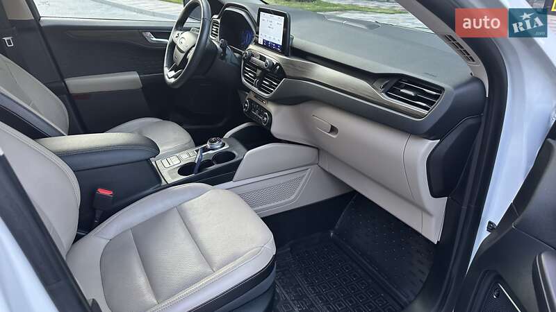 Внедорожник / Кроссовер Ford Escape 2020 в Вишневом