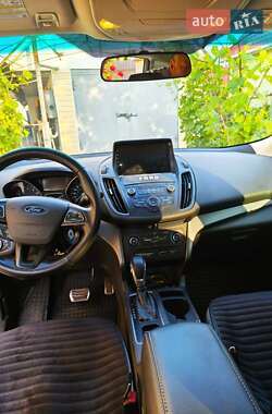 Внедорожник / Кроссовер Ford Escape 2017 в 