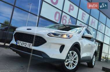 Внедорожник / Кроссовер Ford Escape 2021 в 