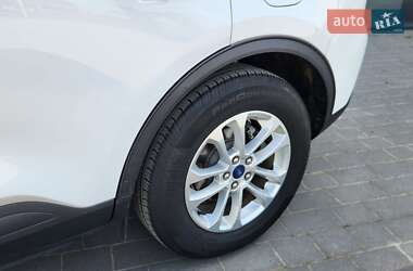 Внедорожник / Кроссовер Ford Escape 2021 в 