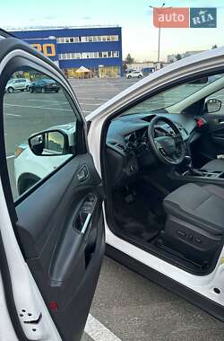 Внедорожник / Кроссовер Ford Escape 2017 в 