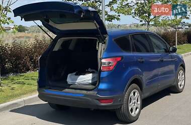 Внедорожник / Кроссовер Ford Escape 2016 в 