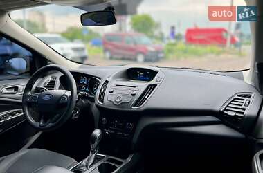 Внедорожник / Кроссовер Ford Escape 2018 в 