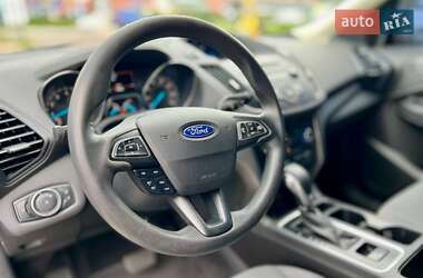 Внедорожник / Кроссовер Ford Escape 2018 в 