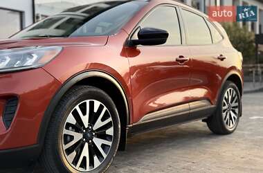 Внедорожник / Кроссовер Ford Escape 2019 в 