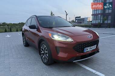 Внедорожник / Кроссовер Ford Escape 2019 в 
