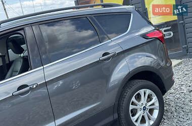 Внедорожник / Кроссовер Ford Escape 2019 в 