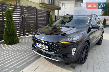 Внедорожник / Кроссовер Ford Escape 2020 в 