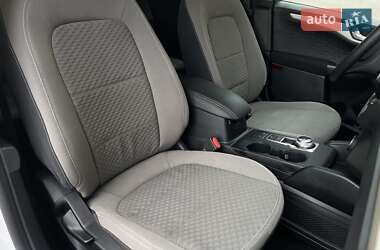 Внедорожник / Кроссовер Ford Escape 2020 в 
