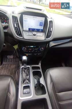 Внедорожник / Кроссовер Ford Escape 2018 в 