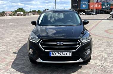 Внедорожник / Кроссовер Ford Escape 2018 в 