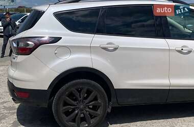 Внедорожник / Кроссовер Ford Escape 2017 в 
