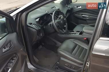 Внедорожник / Кроссовер Ford Escape 2017 в 