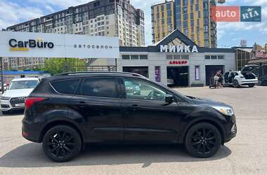 Внедорожник / Кроссовер Ford Escape 2019 в 